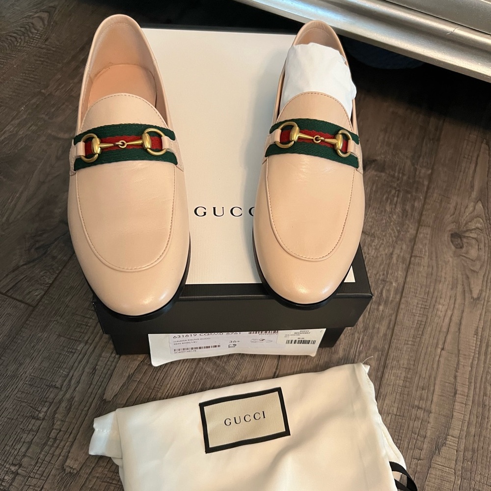 Gucci skin Rose Loafers 👞